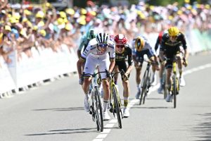 투르 드 프랑스 2025: 타데이 포가차르, 7구간 우승 및 옐로우 저지 탈환