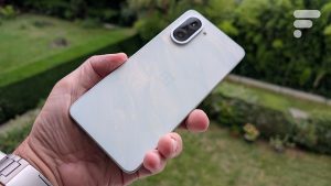 원플러스 노드 CE5 리뷰: 실속은 갖췄지만 화려함은 부족